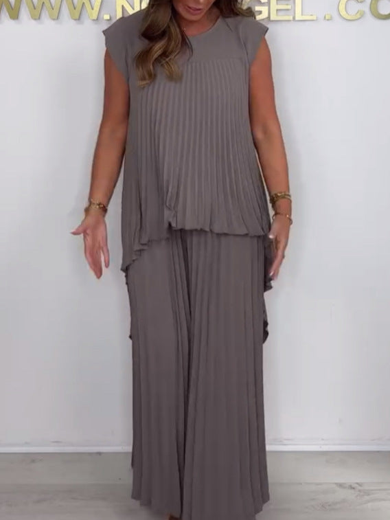 Ensemble Laney avec des tops midi plissés à manches courtes irrégulières et un pantalon à taille large et élastique