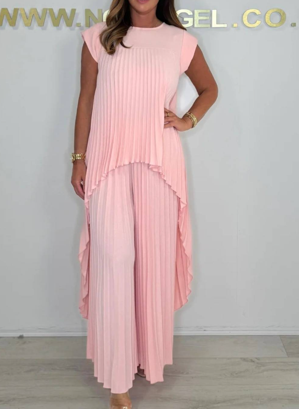 Ensemble Laney avec des tops midi plissés à manches courtes irrégulières et un pantalon à taille large et élastique