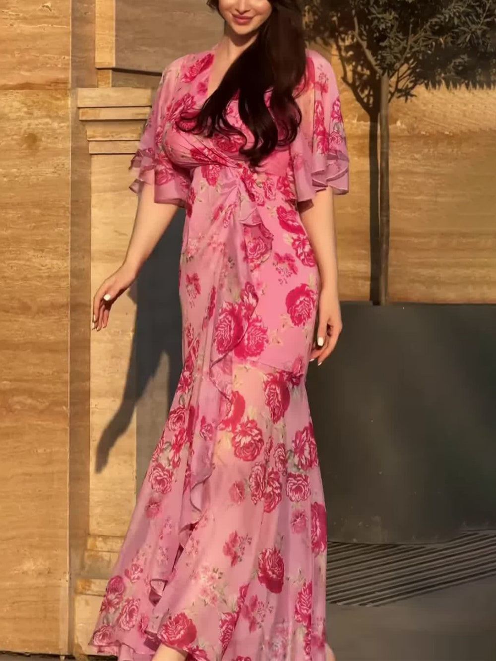 Emmie| Robe imprimée à manches trompette et décolleté en V rétro