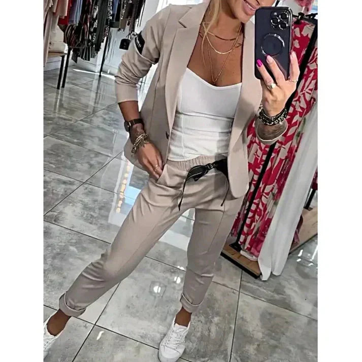 Lize| Un ensemble sur mesure avec une veste douce et un pantalon jogging confortable