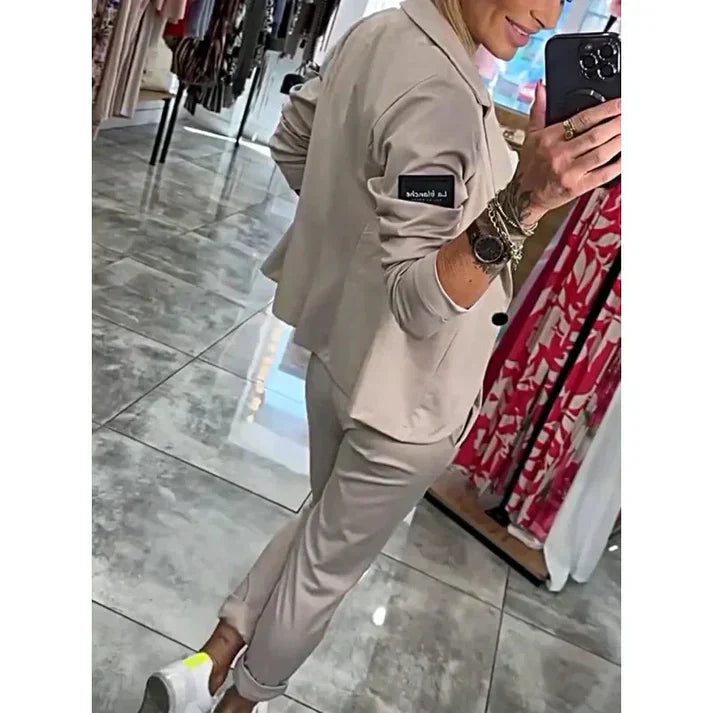 Lize| Un ensemble sur mesure avec une veste douce et un pantalon jogging confortable