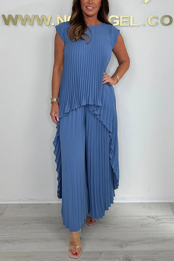 Ensemble Laney avec des tops midi plissés à manches courtes irrégulières et un pantalon à taille large et élastique