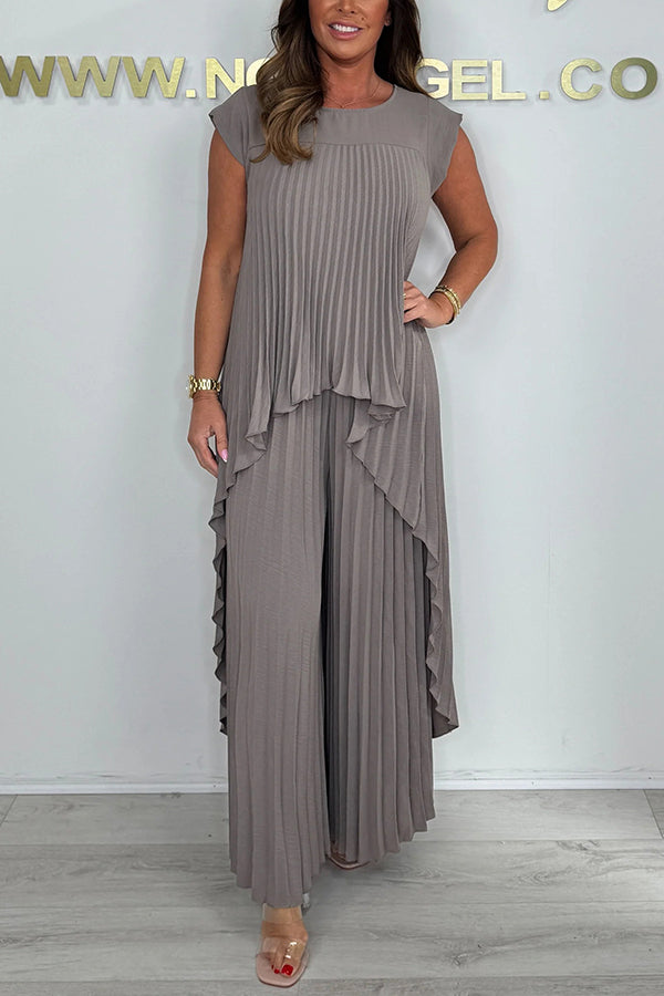 Ensemble Laney avec des tops midi plissés à manches courtes irrégulières et un pantalon à taille large et élastique
